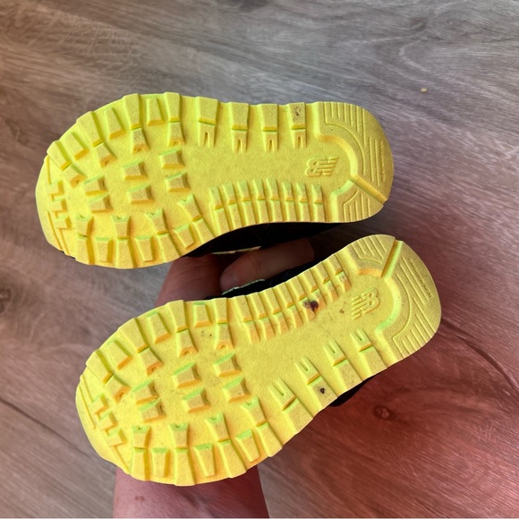 Shoes - Picture 6 of 8